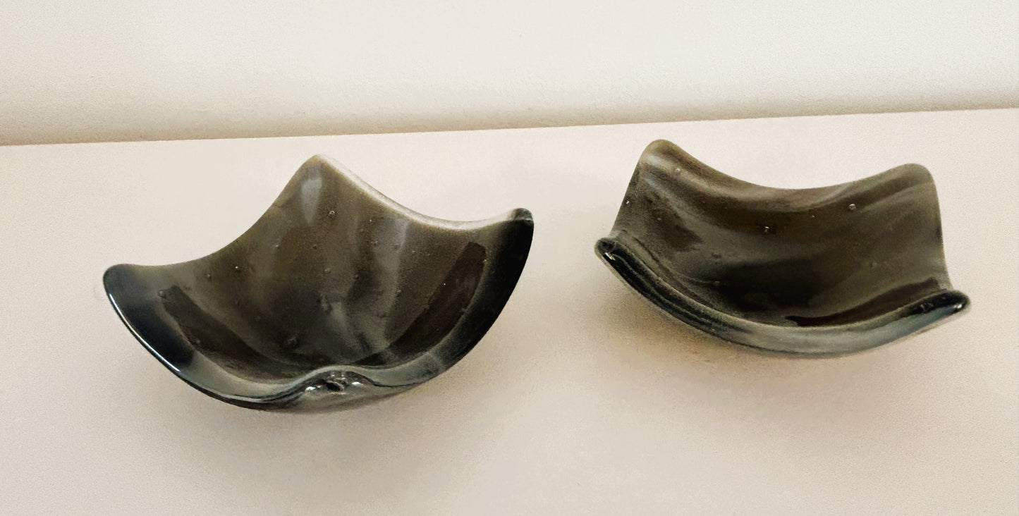 Small black and white dishes