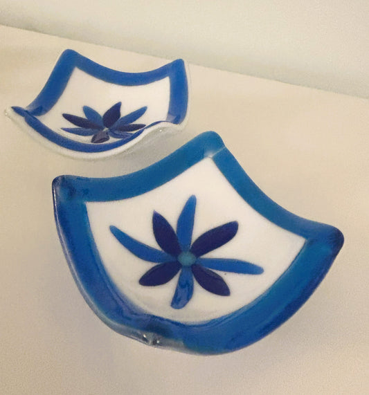 Small blue bowls