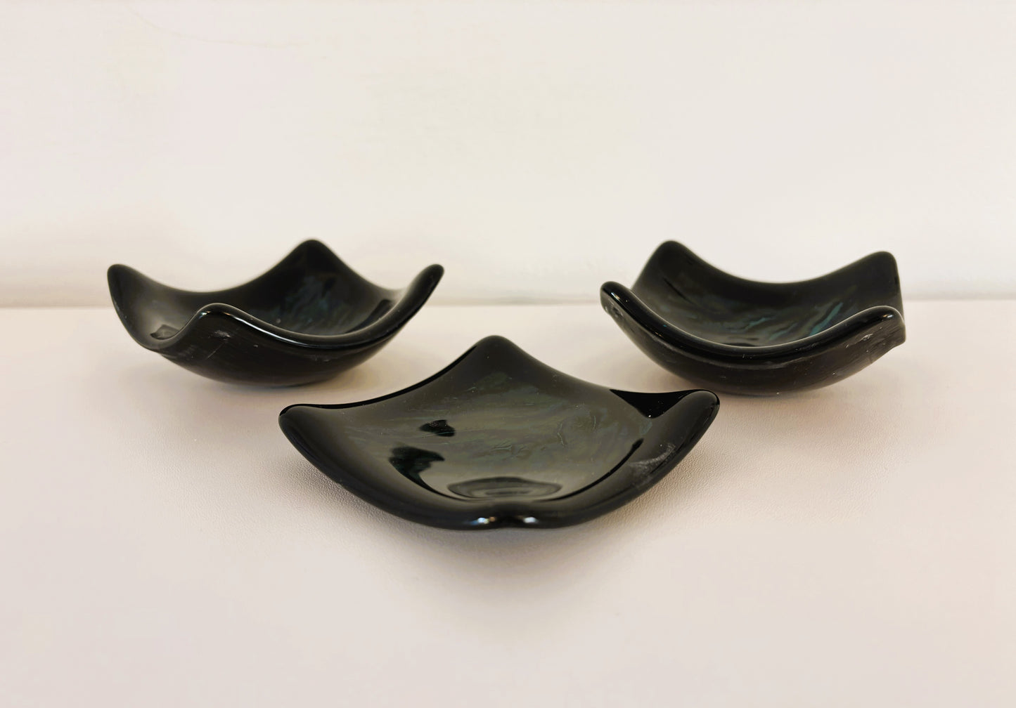 Small peacock bowls x 3