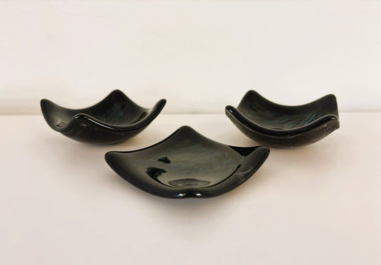 Small peacock bowls x 3