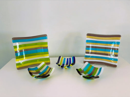 Set of 2 striped dishes and 3 small bowls